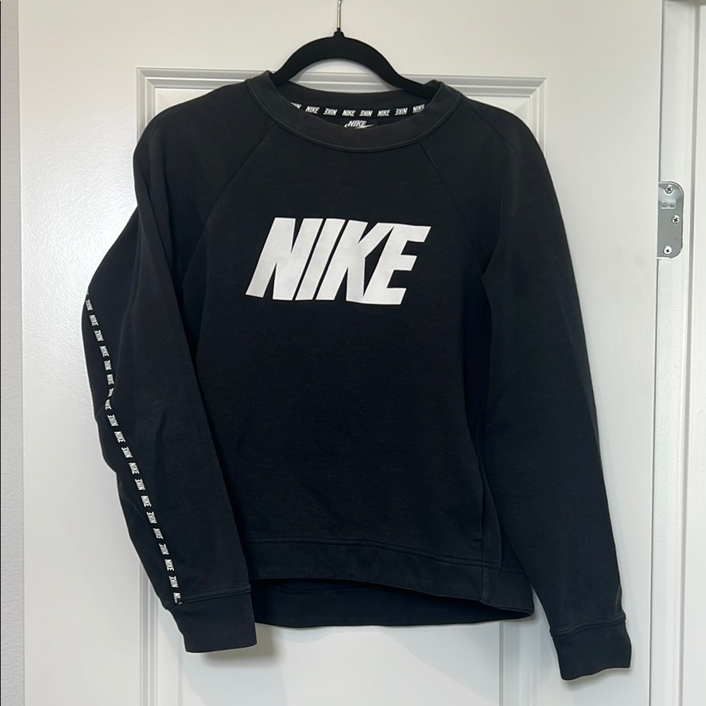 Pullover Sweater with center pocket and text design on back Nike Women's small